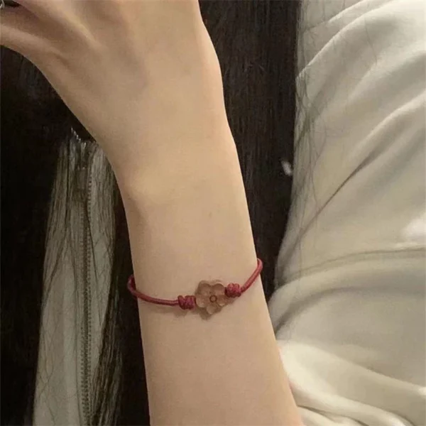 สร้อยข้อมือเชือก จี้ดอกไม้
